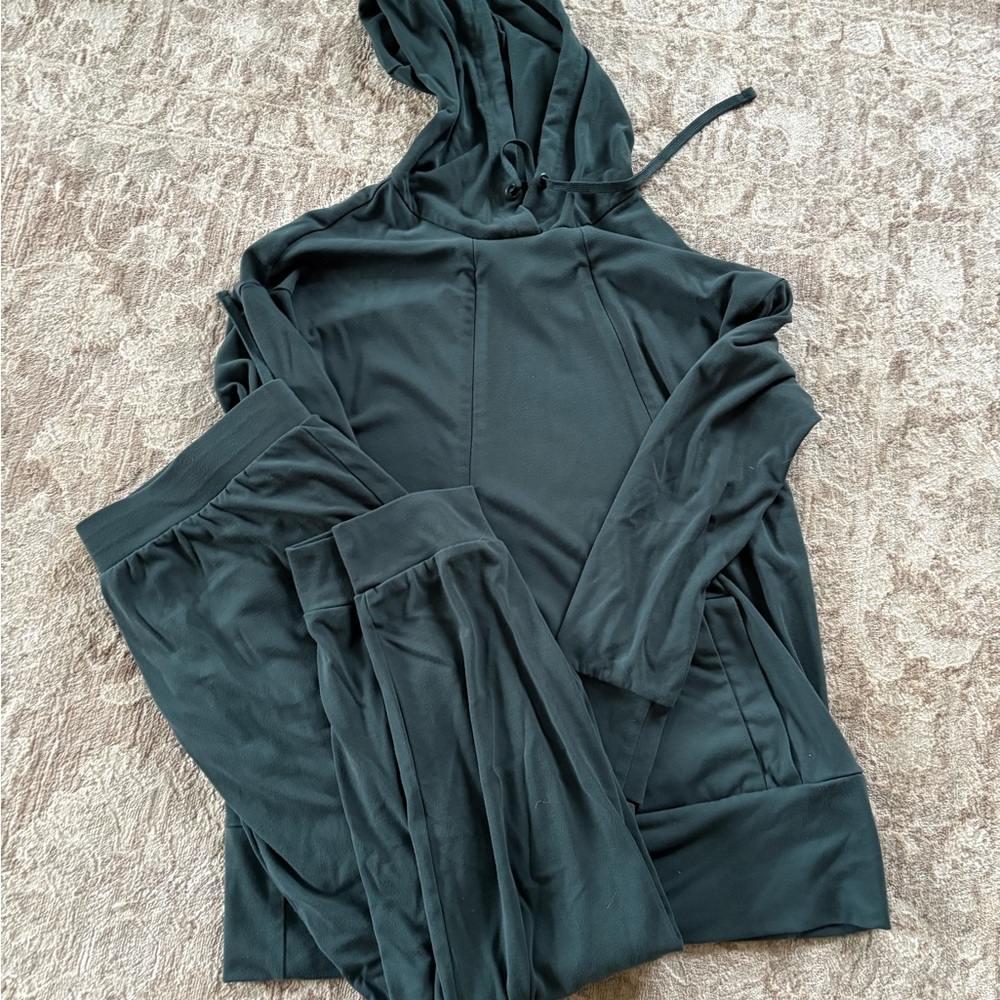 Kindred Bravely Dark Green Apparel